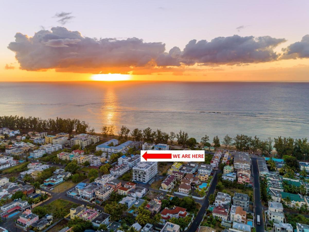 Les Cerisiers Beach Residence, Cosy And Modern 3 Bedroom Apartment Located 50 Metres From The Beach And From All Amenities And Restaurants On The Coastal Road Flic en Flac Экстерьер фото
