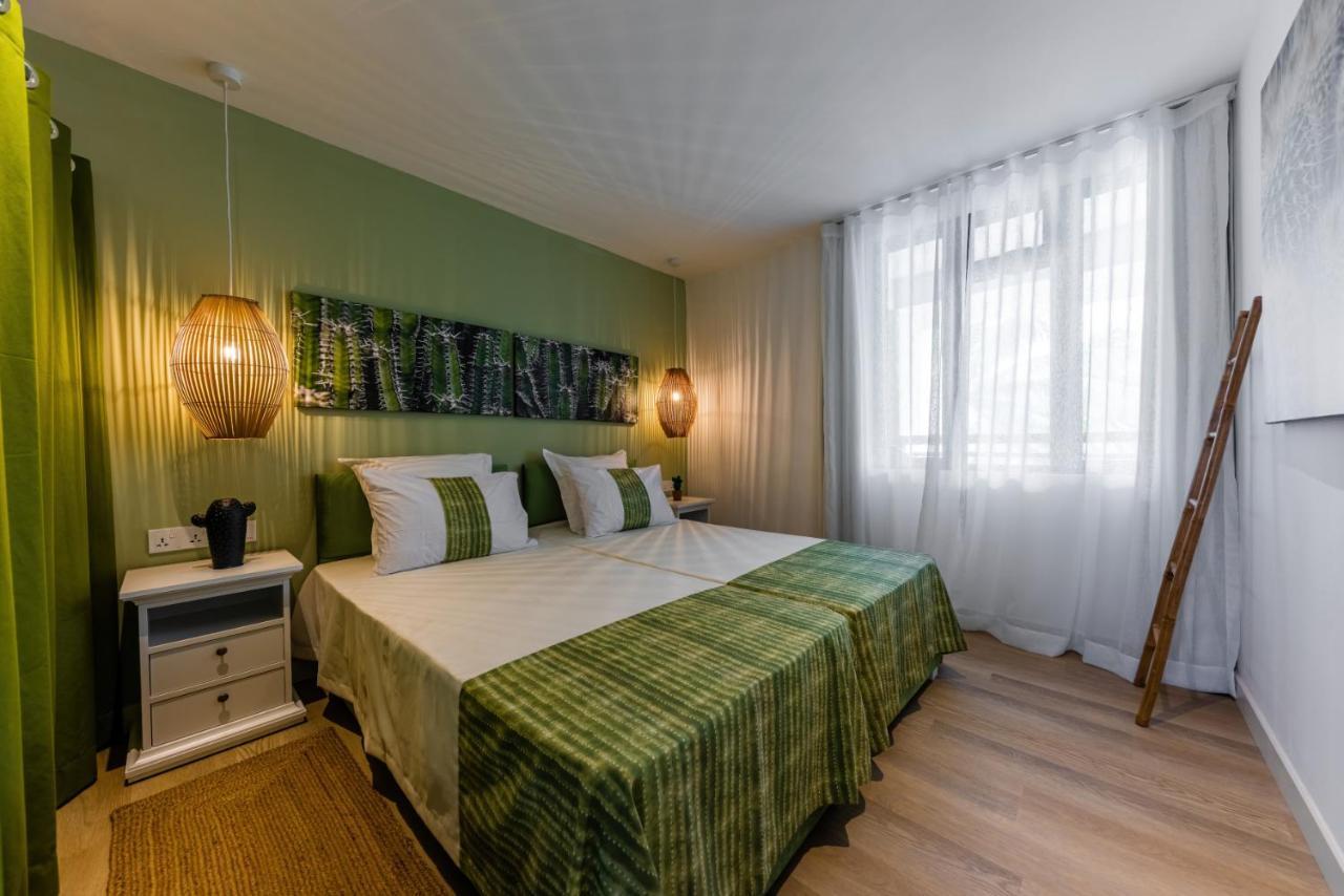 Les Cerisiers Beach Residence, Cosy And Modern 3 Bedroom Apartment Located 50 Metres From The Beach And From All Amenities And Restaurants On The Coastal Road Flic en Flac Экстерьер фото