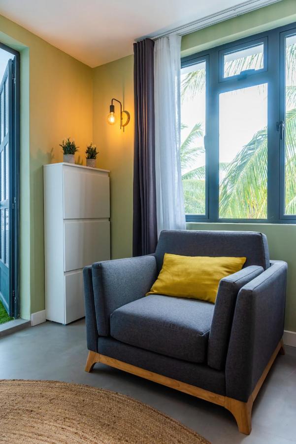 Les Cerisiers Beach Residence, Cosy And Modern 3 Bedroom Apartment Located 50 Metres From The Beach And From All Amenities And Restaurants On The Coastal Road Flic en Flac Экстерьер фото