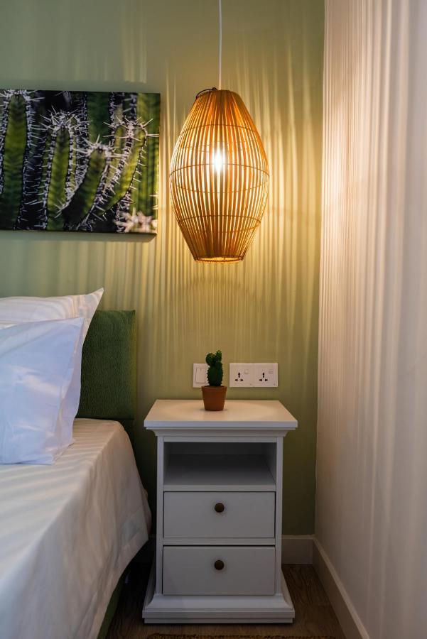 Les Cerisiers Beach Residence, Cosy And Modern 3 Bedroom Apartment Located 50 Metres From The Beach And From All Amenities And Restaurants On The Coastal Road Flic en Flac Экстерьер фото
