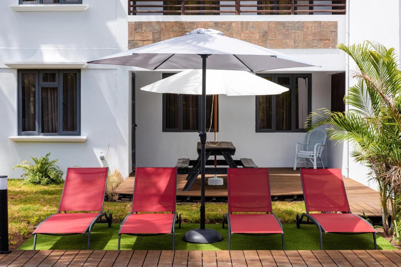 Les Cerisiers Beach Residence, Cosy And Modern 3 Bedroom Apartment Located 50 Metres From The Beach And From All Amenities And Restaurants On The Coastal Road Flic en Flac Экстерьер фото