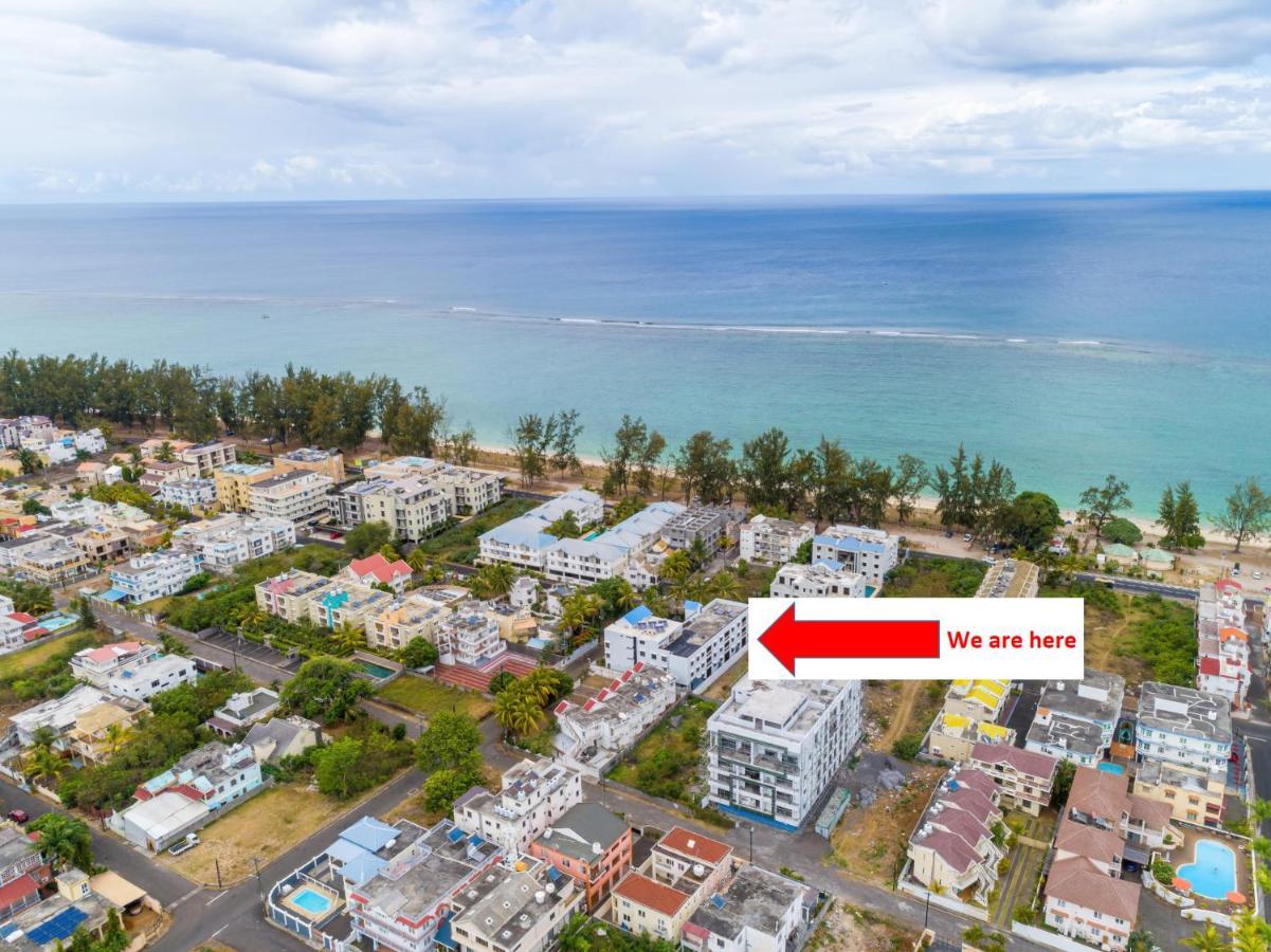 Les Cerisiers Beach Residence, Cosy And Modern 3 Bedroom Apartment Located 50 Metres From The Beach And From All Amenities And Restaurants On The Coastal Road Flic en Flac Экстерьер фото