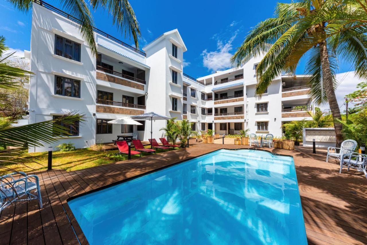 Les Cerisiers Beach Residence, Cosy And Modern 3 Bedroom Apartment Located 50 Metres From The Beach And From All Amenities And Restaurants On The Coastal Road Flic en Flac Экстерьер фото