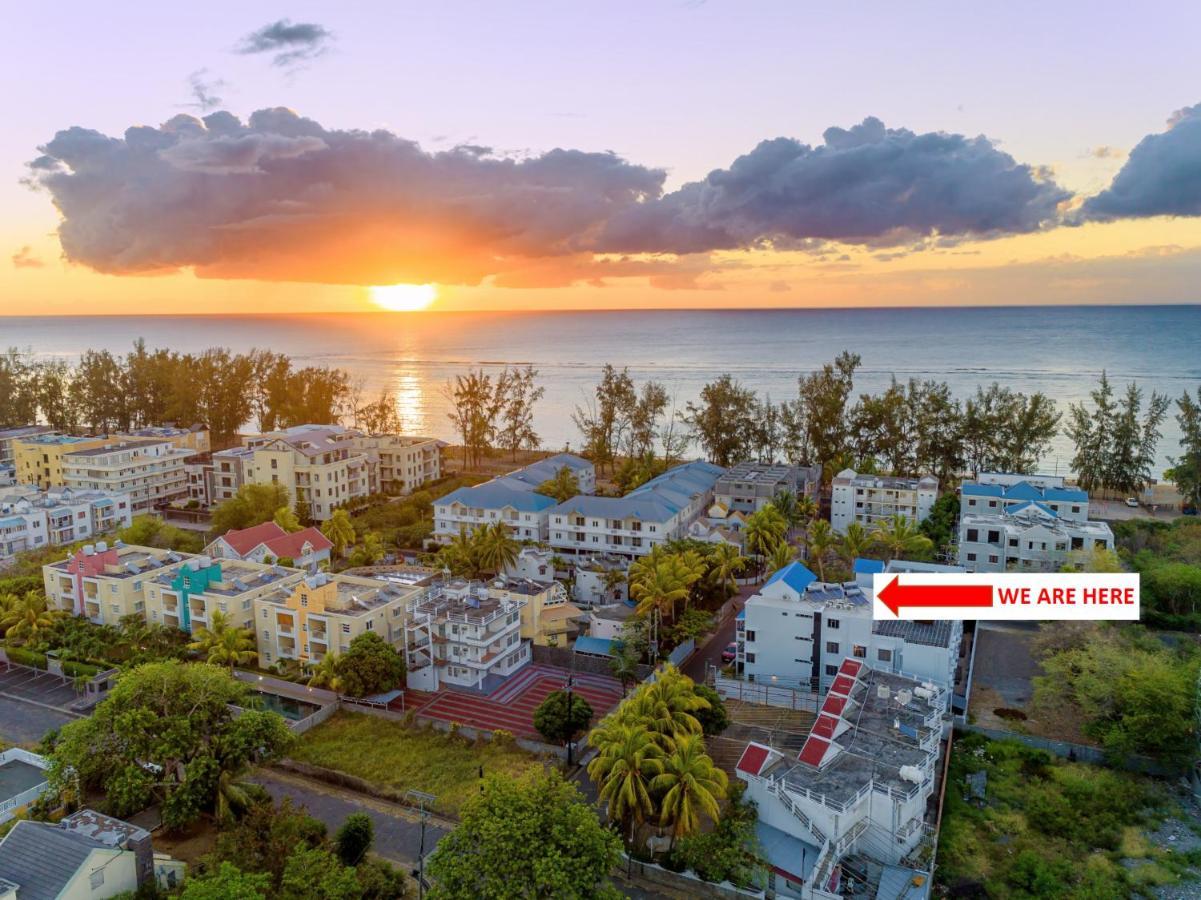 Les Cerisiers Beach Residence, Cosy And Modern 3 Bedroom Apartment Located 50 Metres From The Beach And From All Amenities And Restaurants On The Coastal Road Flic en Flac Экстерьер фото