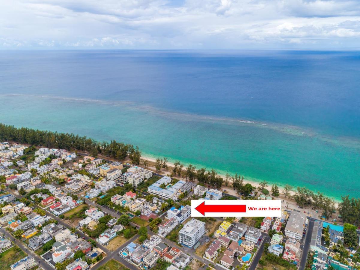 Les Cerisiers Beach Residence, Cosy And Modern 3 Bedroom Apartment Located 50 Metres From The Beach And From All Amenities And Restaurants On The Coastal Road Flic en Flac Экстерьер фото